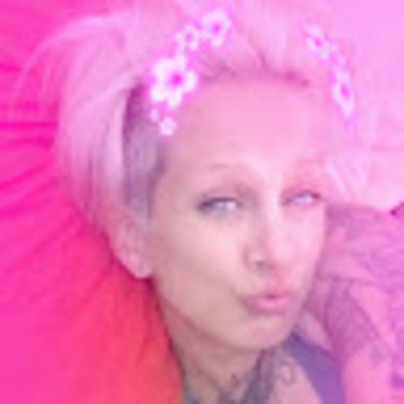 Meet your Posher, Christina - Picture 1 of 1